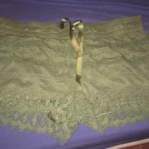 Cute summer hunter green crotchet shorts